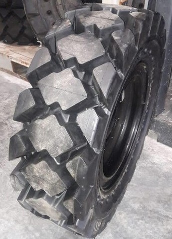 Шина цельнолитая 33x12-16 Galaxy Hulk SDS в сборе с диском